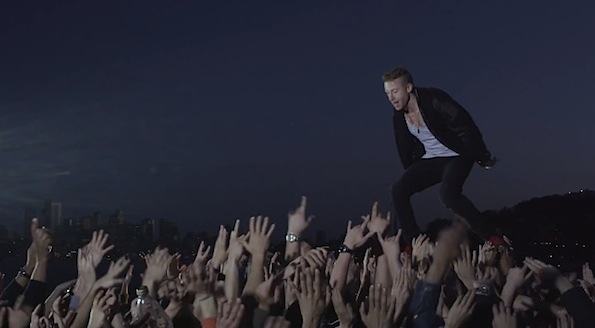 Video Macklemore Ryan Lewis Can T Hold Us The Twist Gossip